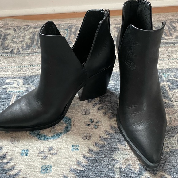 Vince Camuto Gigietta Bootie 